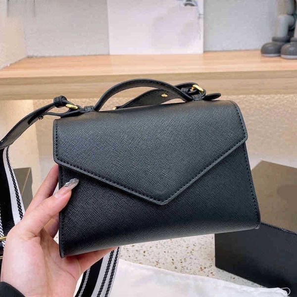

pbag triangle shopping bags shoulder women leather designer handbag crossbody triangular messenger vintage flip purses 220510