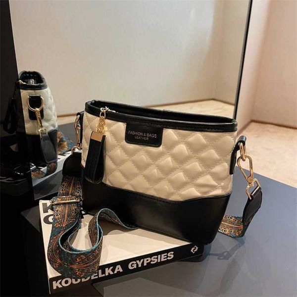 

2023 bags clearance outlets this year's popular women's autumn new lingge small shoulder versatile atmosphere messenger stray bag