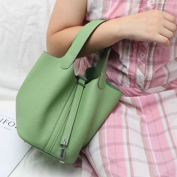 

designer herme bags for women 2023 new fashion leather lock h home vegetable basket bucket bag lychee grain to