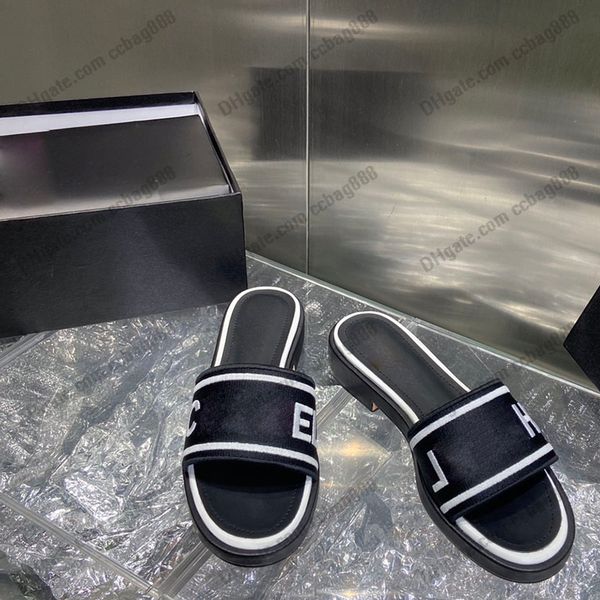 

classic fuchsia womens sandals embroidery platform heel height 4.5cm letter with chain 22ss designer slippers flip flops mules slides outdoo, Black