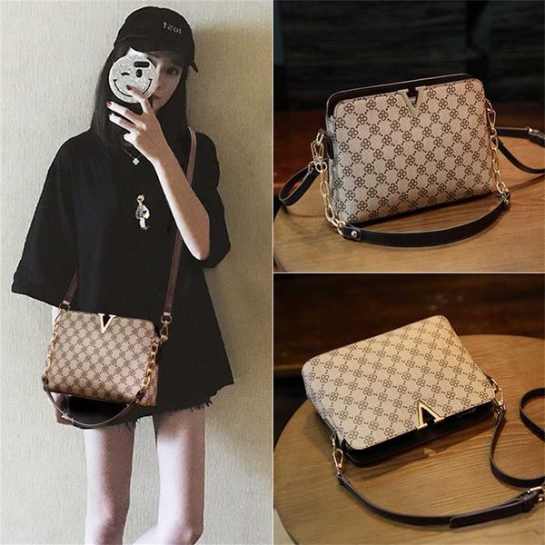 

designer handbag store 60% off bag new fashion versatile one shoulder messenger small square korean hand chain women's bag