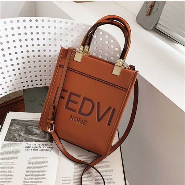 

2023 bags outlet online sale red hand tote printed women's bag new style one shoulder messenger bag
