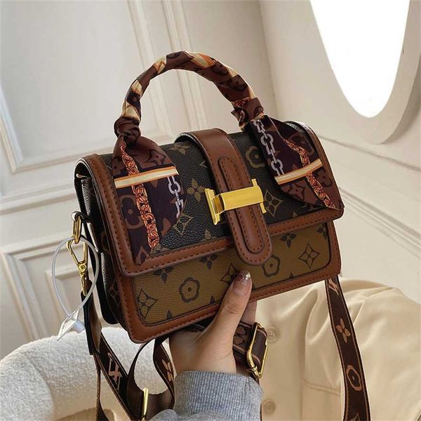 

bags wholesale usa family women's new fashion atmosphere single shoulder diagonal cross portable silk scarf small square bag women