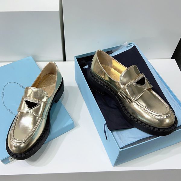 

in pelle metallizzata designer dress shoes classico modello loafer con una spessa suola in gomma per un look moderno e si arricchiscono del, Black