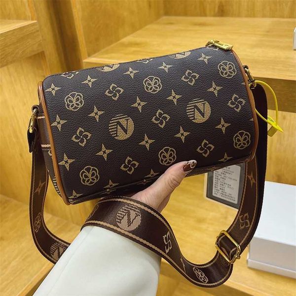

2023 bags clearance outlets family summer women's new fashion broadband messenger feeling versatile pillow small square bag
