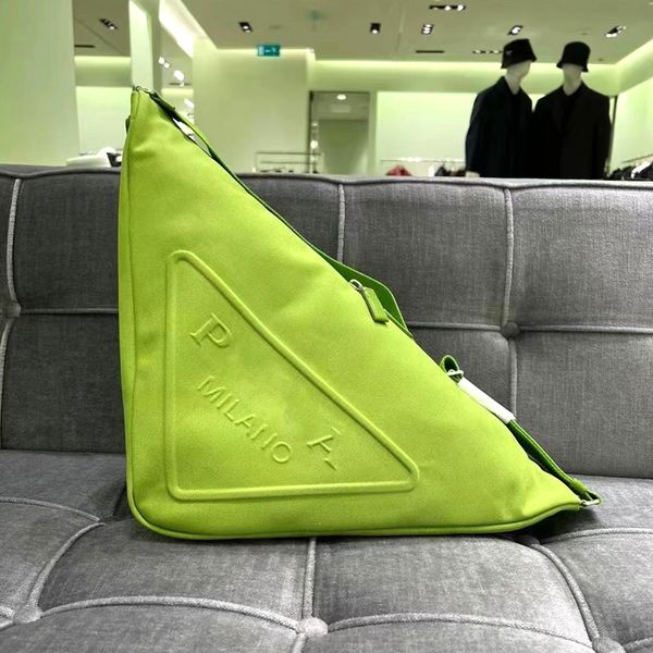 

fashion nylon bag pochette luxury beach wallet shoulder mens womens luxurys designers canvas triangle totes hangbag linen crossbody hobo bag
