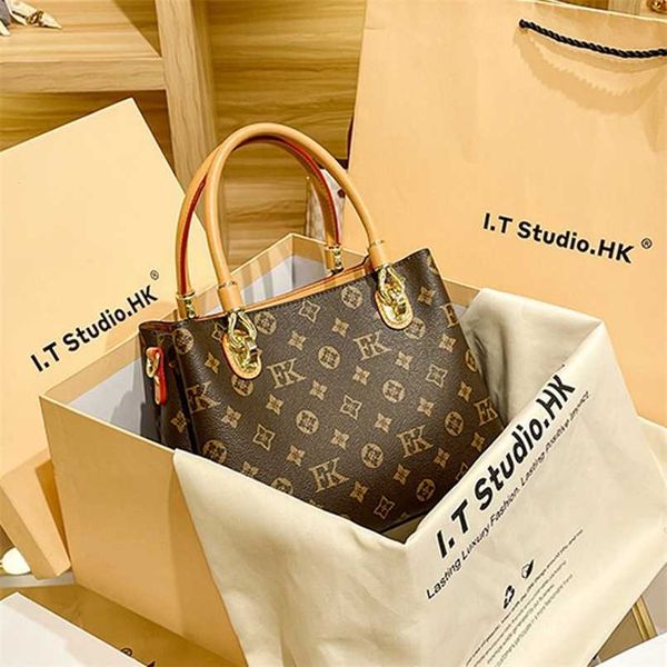 

2023 bags clearance outlets hong minority design leather commuter mother's hand shoulder messenger autumn bag 2023 new