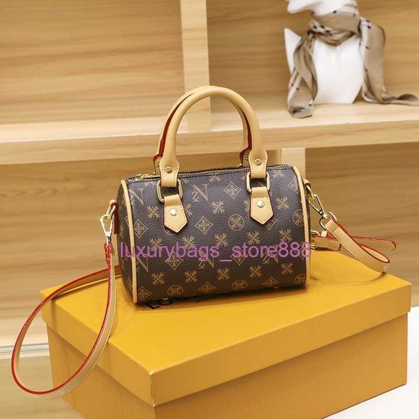 

store bags are sold y 2023 new pillow single shoulder cylinder net red popular and versatile diagonal small dign handbag