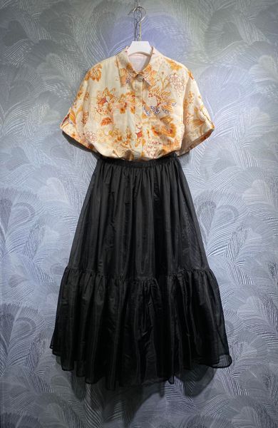 

spring 2023 new women's dress orange shirt with black half skirt, layered, White