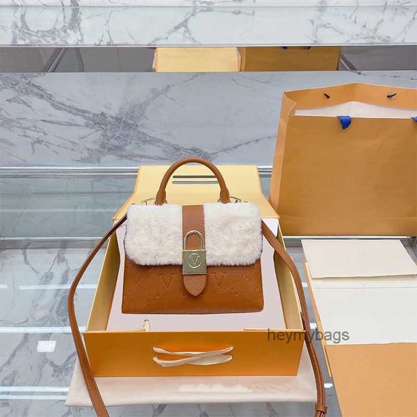 

shoulder bags luxurys designers bag women handbag lady wallet simple versatile leisure metal locks letter leather solid leather postman