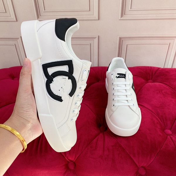 

2021 classics women espadrilles flat designer shoes boots sneakers canvas and real lambskin loafers two tone cap toe fashion casual shoe 020, Black