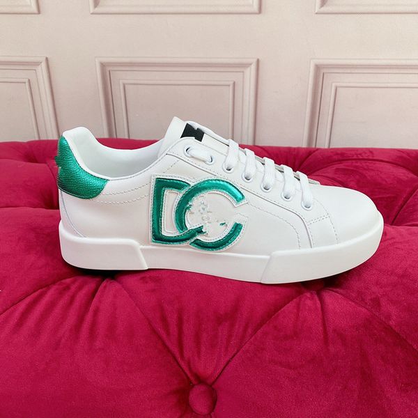 

2021 classics women espadrilles flat designer shoes boots sneakers canvas and real lambskin loafers two tone cap toe fashion casual shoe 020, Black