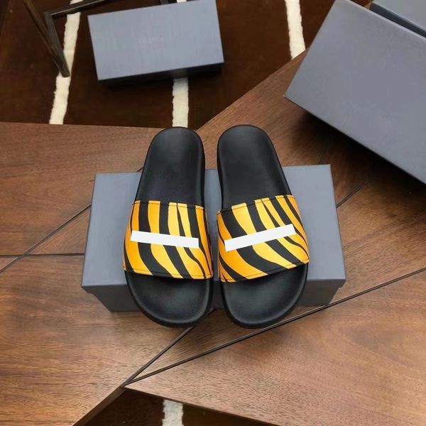 

2023 men massage pantoufle designer slipper massage slides sandals shoes slide summer beach outdoor cool slippers fashion flat flip flops 36, Black
