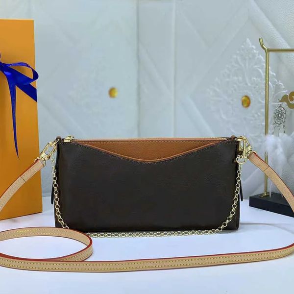 

2022 fashion mini clutch bag chain crossbody short leather shoulder strap simple pouch shoulder strap luxury designer belt bag 41638