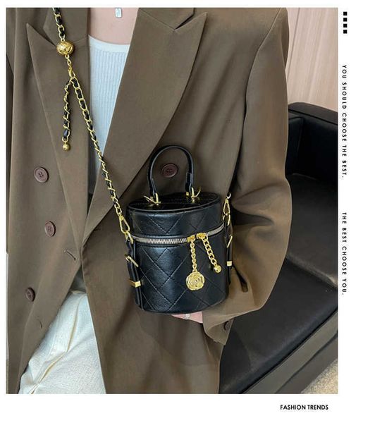 

handbag 90% off factory wholesale retail mini bag women's autumn and winter 2023 new fashion niche unique chain msenger portable bucket