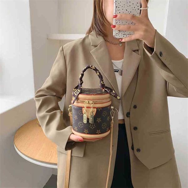 

luxury designer 2023 new women's handbag style drum straddle bagl42k