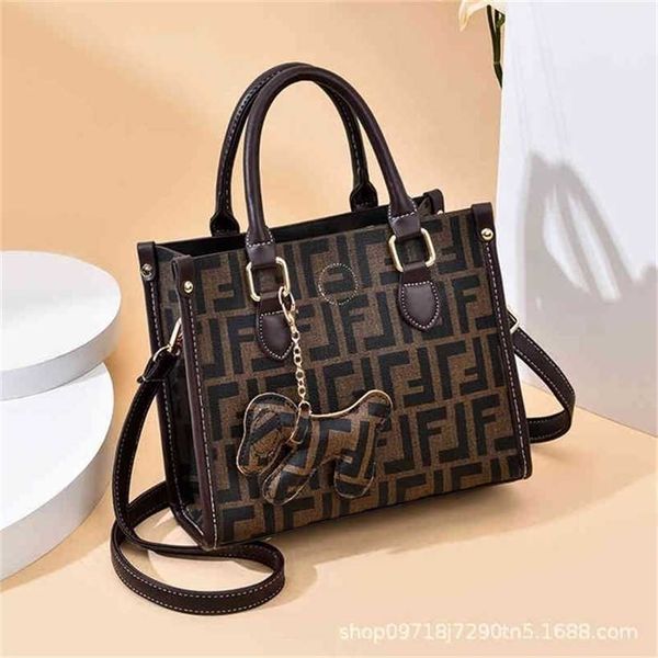 

luxury designer 2023 new women's handbag printed straight messenger