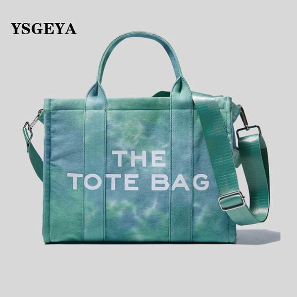 

qwertyui45 totes 2022 new luxury designer handbag fashion tote bag canvas shoulder crossbody bags green red black white female bag 020823h