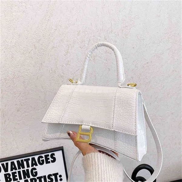 

20% off handbag 2023 new bag spring hand hands patent leather letter messenger