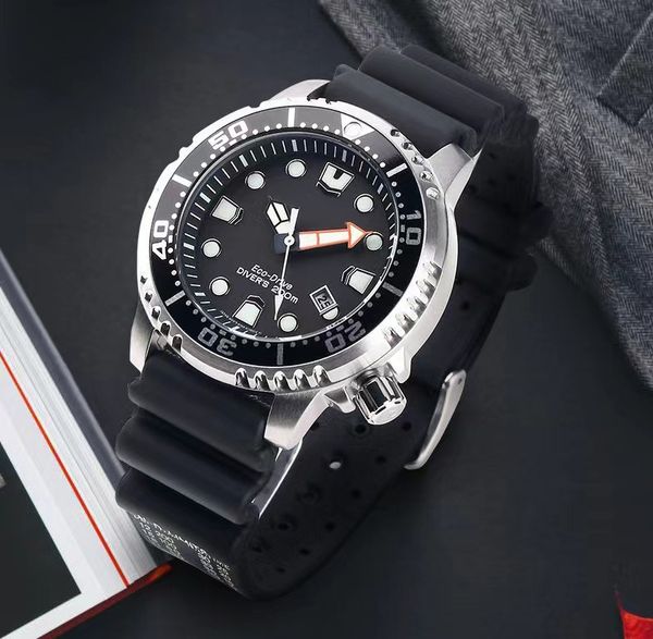 

2023 men's luxury quartz watch business fashion leisure three-pin multi-function calendar waterproof watch tape watches, Slivery;brown