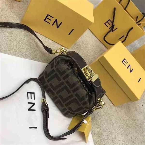 

28% off handbag 2023 new bag trend red laohua pillow portable mini armpit slant across