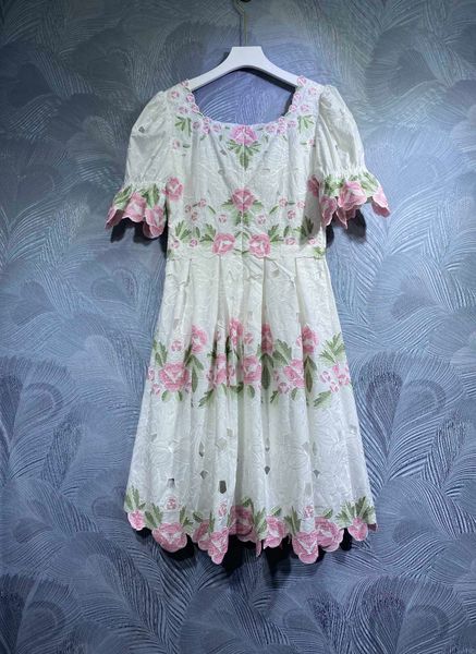 

2023 spring new dress square neck hollow embroidered short sleeve, Black;gray