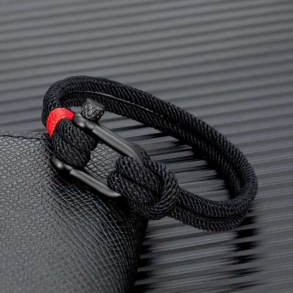 

charm bracelet men's black stainless steel u-shaped survival outdoor camping rescue emergency shackle rope, Golden;silver