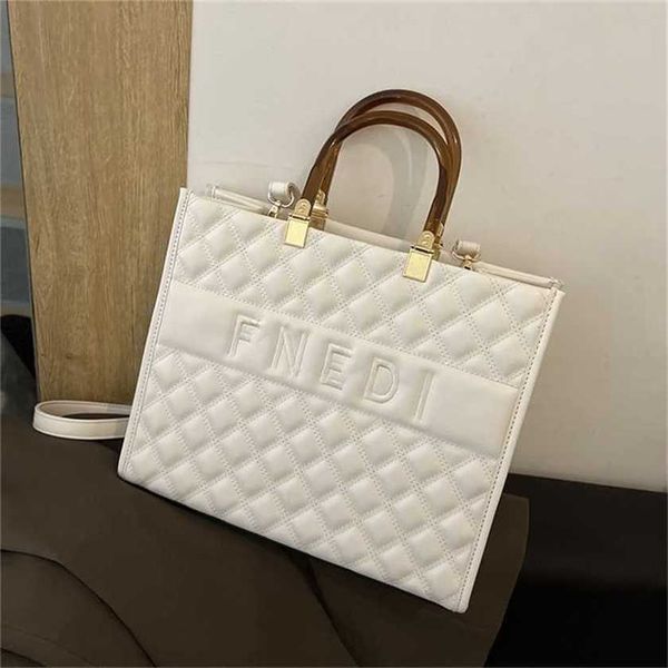 

32% off handbag 2023 new bag women's large capacity lingge embossed shoulder minority tote bag, tide