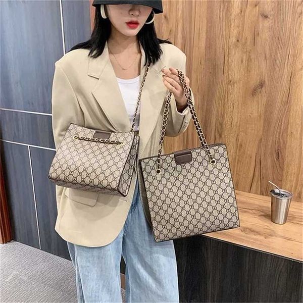 

30% off handbag 2023 new bag female shoulder messenger retro large capacity portable bucket women's