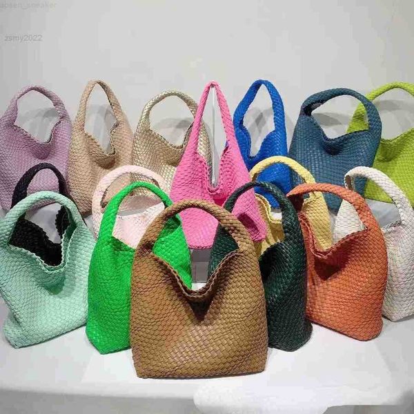 

2022 large-capacity vegetable basket bag fashion shopping commuter women's microfiber leather all-match child-mother