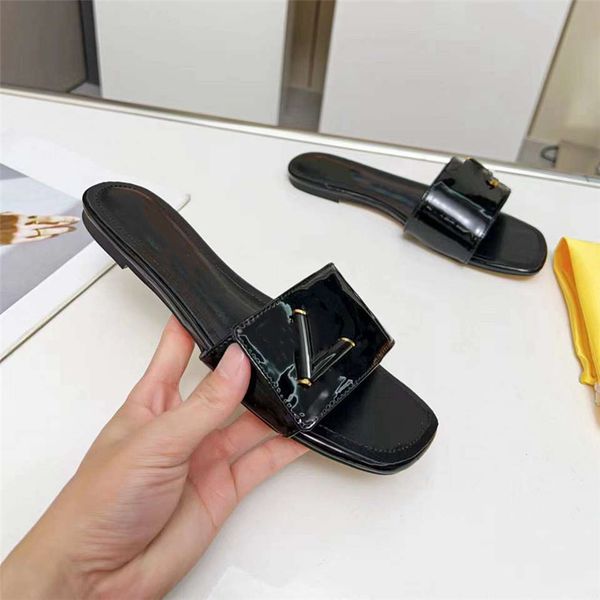 

fashion slippers 2023 luxury design summer louiseity men and women flat shoes thick sole leather rubber letter logo casual cartoon slippers, Black