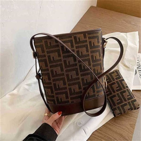 

10% off handbag 2023 new bag red messenger simple canvas bucket