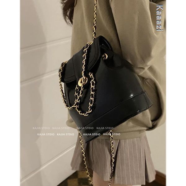 

school bags small backpack for women's 2023 trendy chain handbags versatile bucket shoulder bag vintage classic luxury 230210