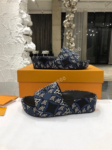 

2023 designer women sandals womens leather casual shoes quilted platform summer beach slipper, Black