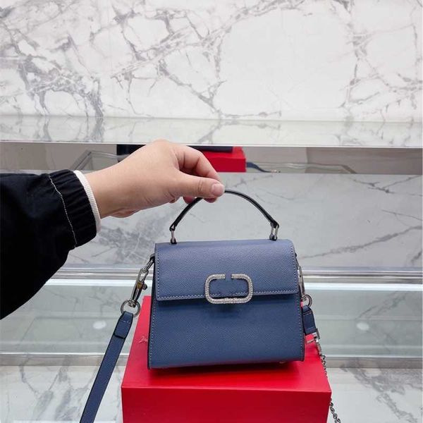 

luxury handbags designers 2023 new autumn and winter mini fine temperament diamond v hardware lock mailman bag hand shoulder messenger femal