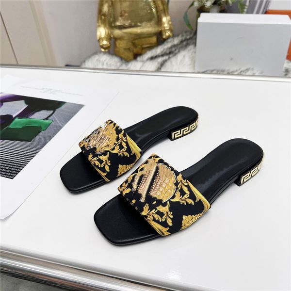 

2022 new slippers medusa men women beach slippers leather webbing fashion luxury summer sandals 01-07