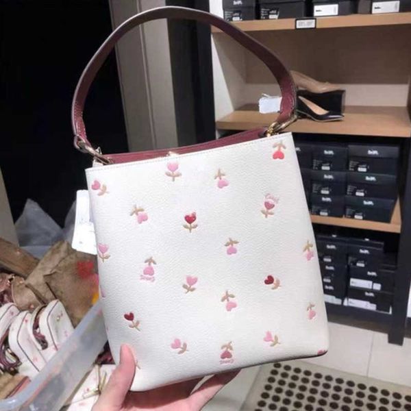 

totes 2023 designer classic new printing large capacity love flower bucket bag single shoulder diagonal straddle handbag