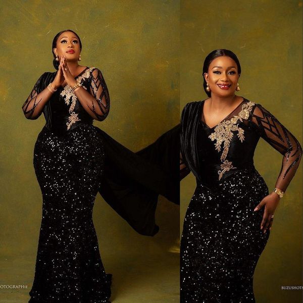 

2023 black evening dresses wear sequined lace v neck long sleeves illusion gold crystal beads sequins mermaid floor length party dress prom, Black;red
