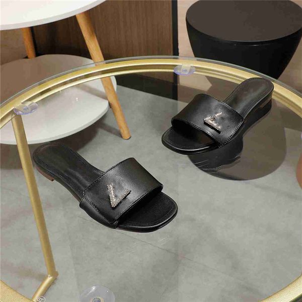 

fashion slippers 2023 luxury design summer louiseity men and women flat shoes thick sole leather rubber letter logo casual cartoon slippers, Black