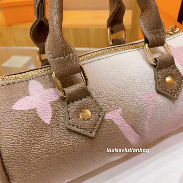 

fashion fashion designers shoulder double contrast gradient color horizontal pillow bag fashionable and versatile portable messenger