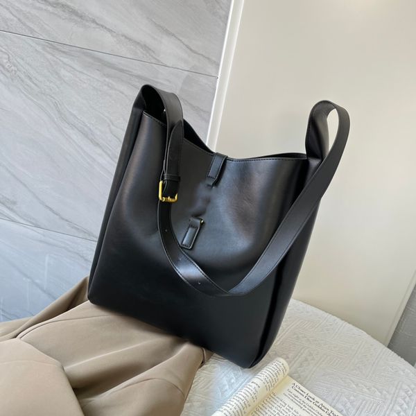 

2023 new shopping bag underarm satchel handbag vertical version hobo hobo designer bag computer leather material high