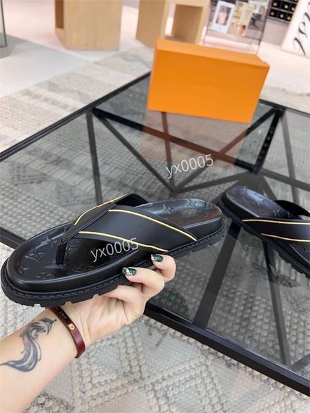 

2023 designer men sandals crystal calf leather casual shoes slides quilted platform summer beach slipper quality, Black