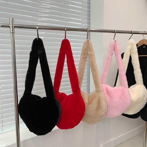 

luxury cute shoulder bags autumn and winter plush ladies single solid color buckle messenger bag heart-shaped underarm pack