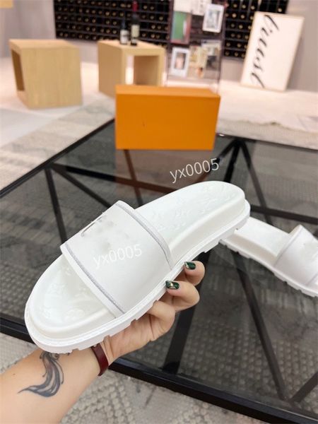 

2023 men summer slippers designer sandals high-quality flat-bottomed loafers with flip flop slide size38-45, Black