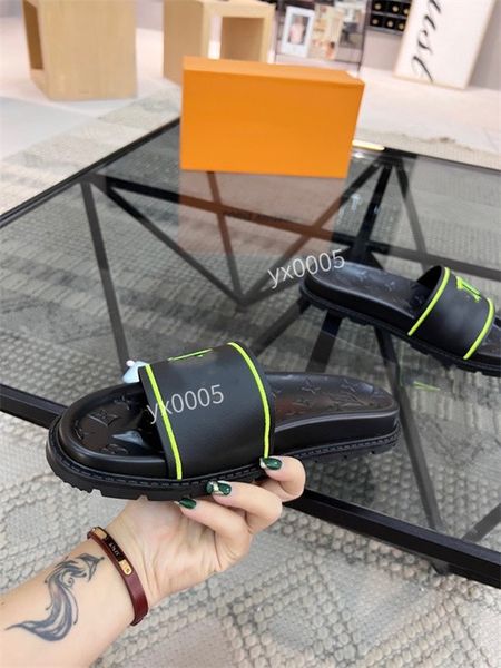 

2023 mens sandals summer soft bottom shoes mens luxury designer slide rubber flip-flops flat sandal men slipper, Black