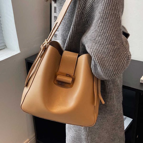 

large capacity bucket messenger bags for women 2023 fashion new shoulder pu leather solid color designer brand 2 sets