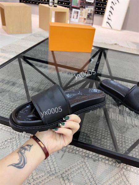 

2023 designer slippers beach classic flat sandals luxury summer leather flip flops men slides, Black