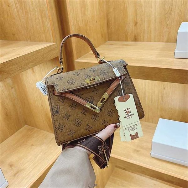 

clearance outlets online handbag autumn leisure small square solid color hand simple foreign style single messenger women's sales