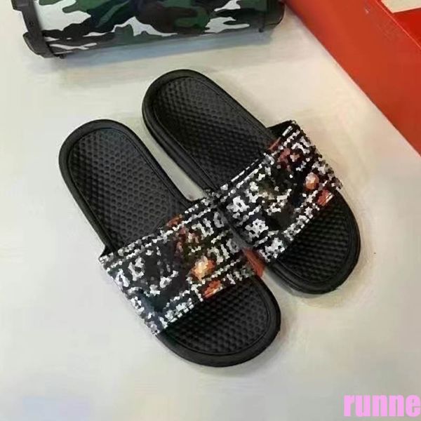 

2023 slides slippers sandals desert sand summer brown flat mens women beach resin slide sandal graffiti bone rubber mxt moon gray mineral ve, Black