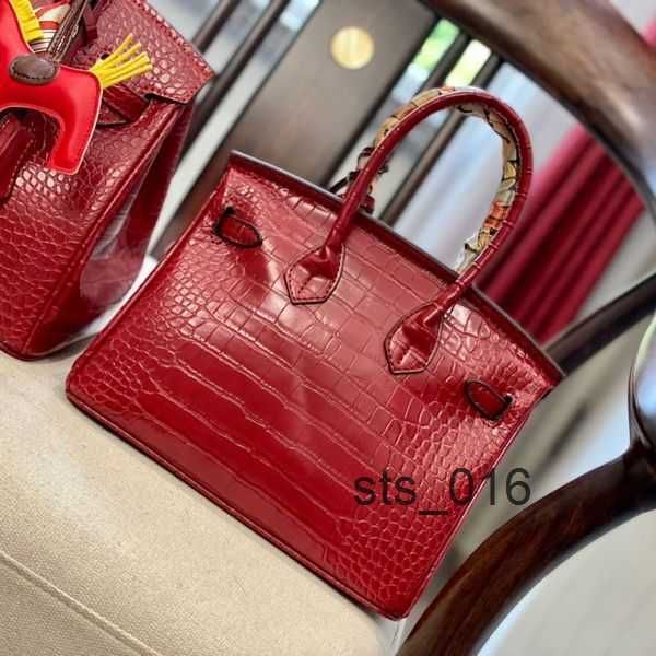 

evening bags totes 5a handheld handbag luxury fashion brand women 's bag famous handbag straps and packaging 25cm 30cm 35cm t2302141